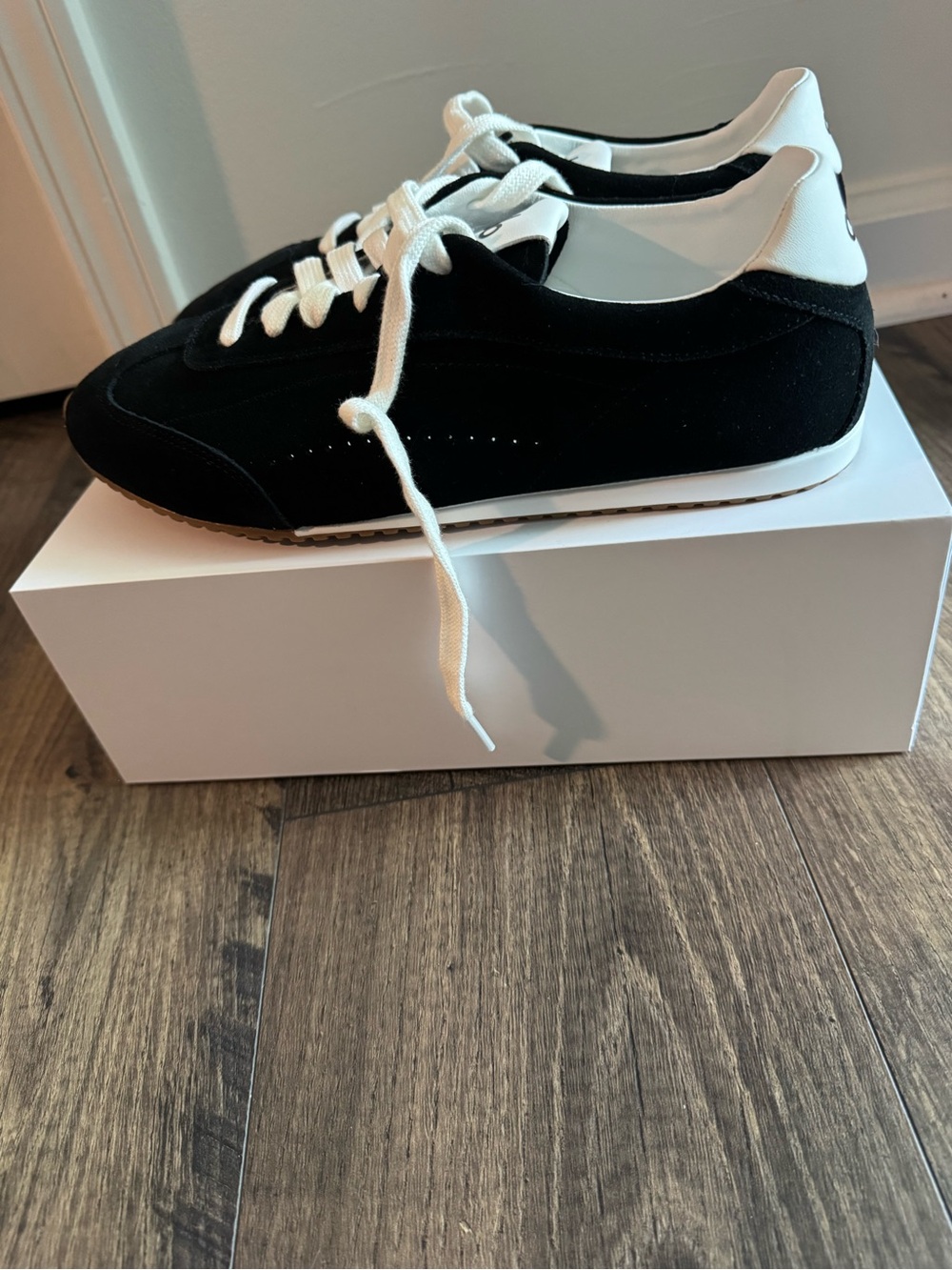 Alo Sunset sneaker 11W or 9.5M - Picture 2 of 4